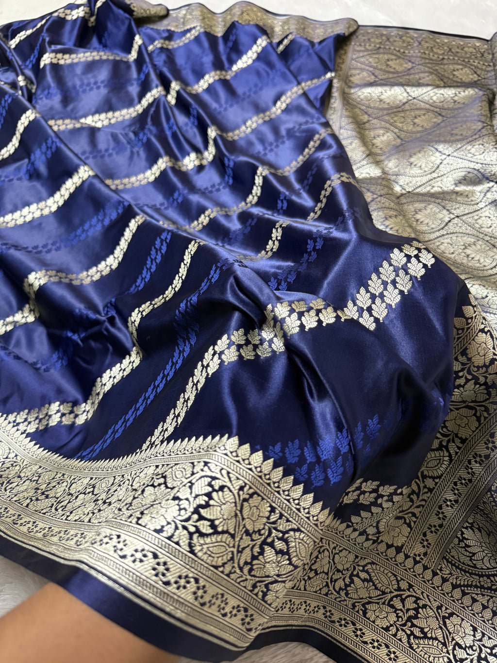 Mashru Silk Banarasi Luxurious Cross Pattern Saree Zari Border And Pallu