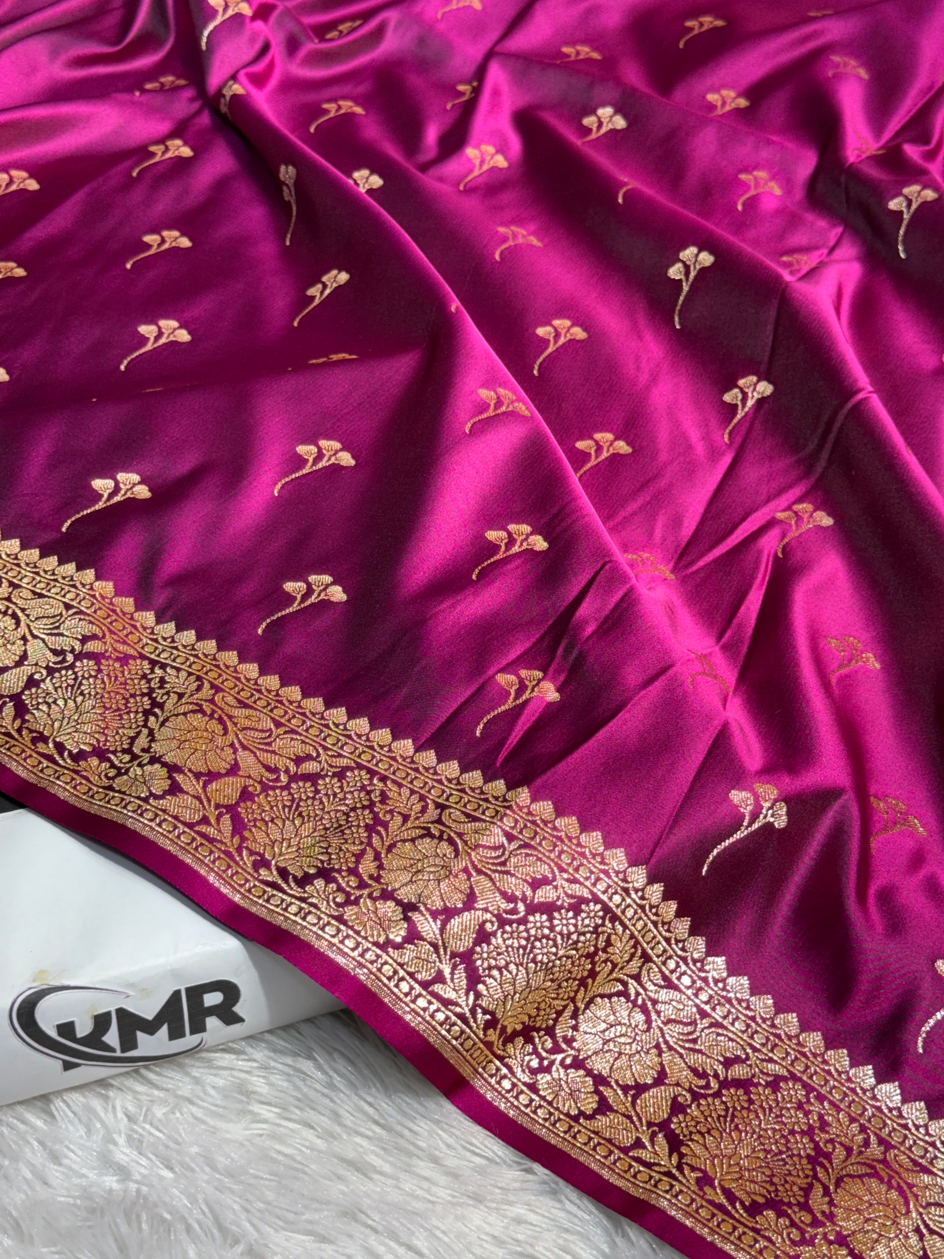 Mashru Silk Banarasi Booti Saree Zari Border Pallu