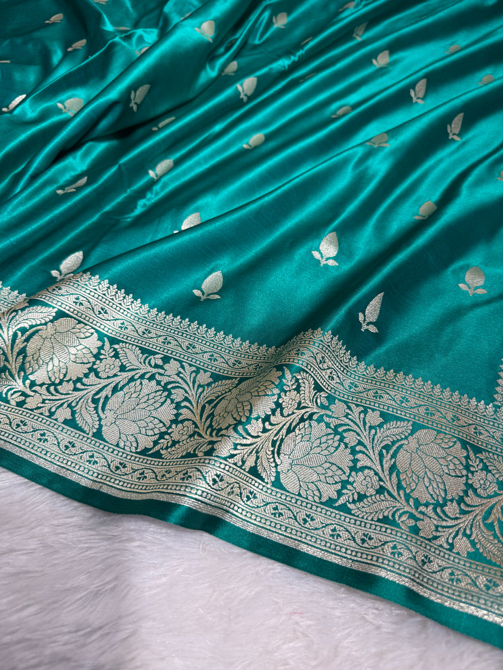 Mashru Katan Silk Banarasi Zari Border Buti Design Saree With Light Weight
