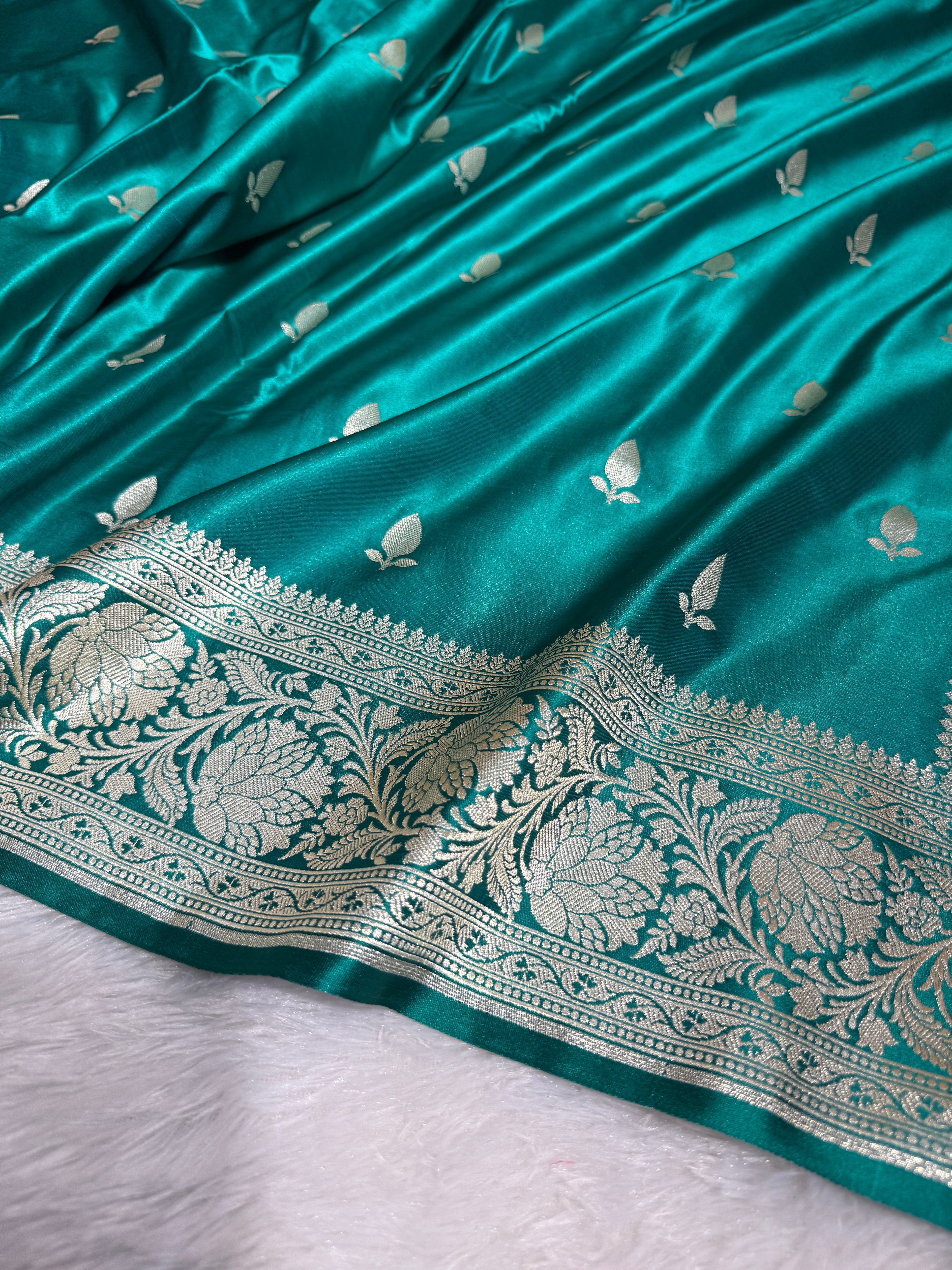 Mashru Katan Silk Banarasi Zari Border Buti Design Saree With Light Weight
