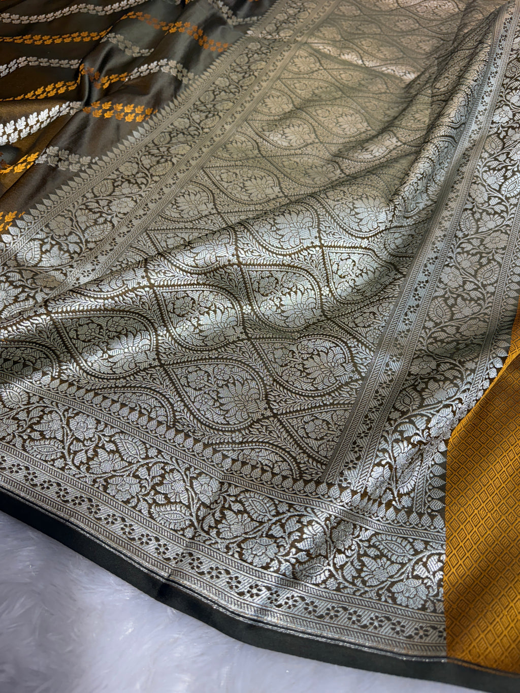 Mashru Silk Banarasi Luxurious Cross Pattern Saree Zari Border And Pallu