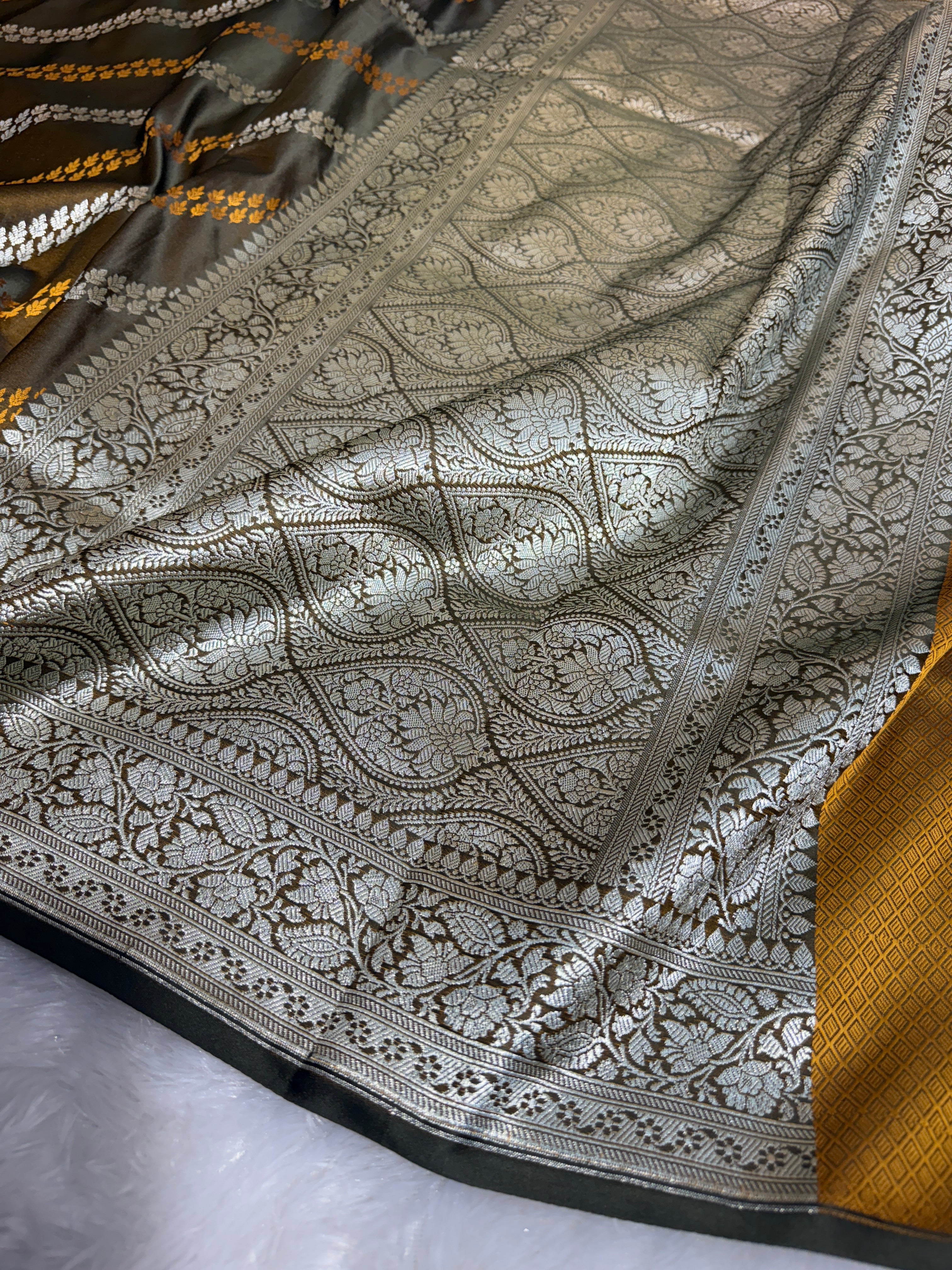 Mashru Silk Banarasi Luxurious Cross Pattern Saree Zari Border And Pallu