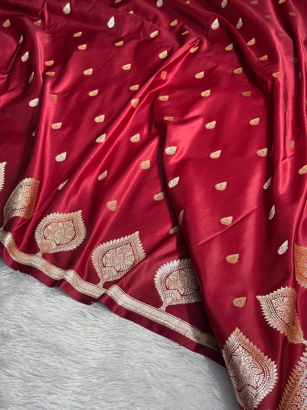 Mashru Silk Banarasi Booti Saree Zari Border Pallu