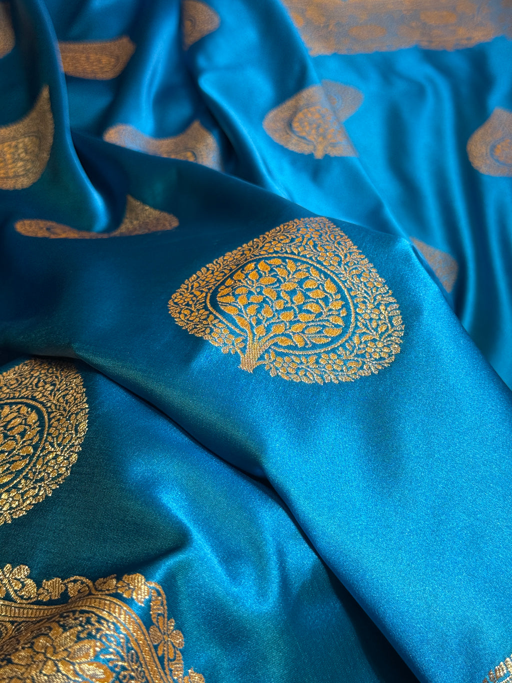 Mashru Silk Banarasi Boota Saree Zari Border Pallu