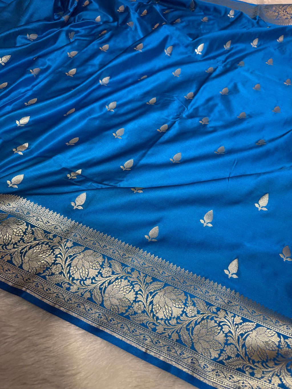Mashru Katan Silk Banarasi Zari Border Buti Design Saree With Light Weight