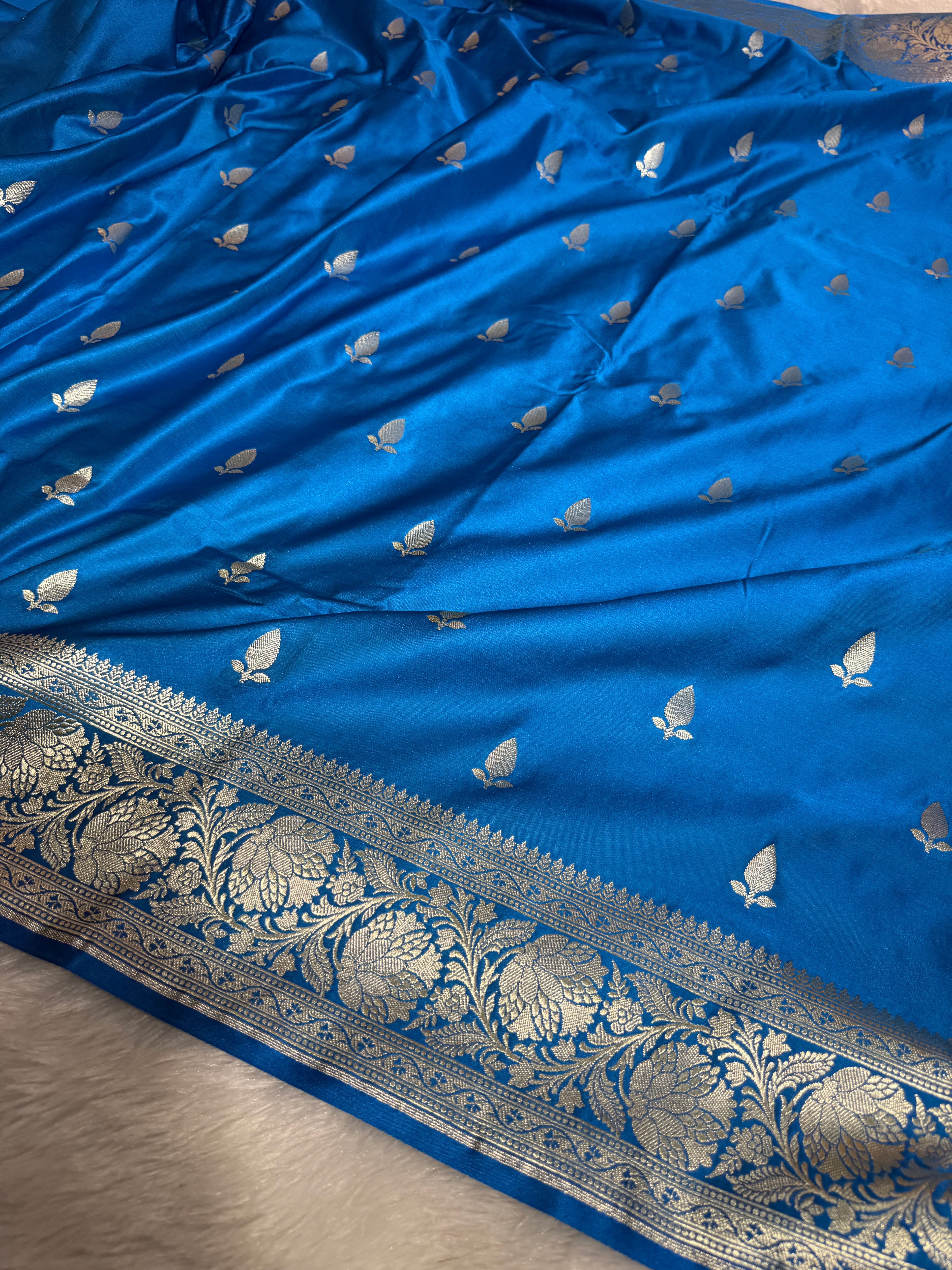 Mashru Katan Silk Banarasi Zari Border Buti Design Saree With Light Weight