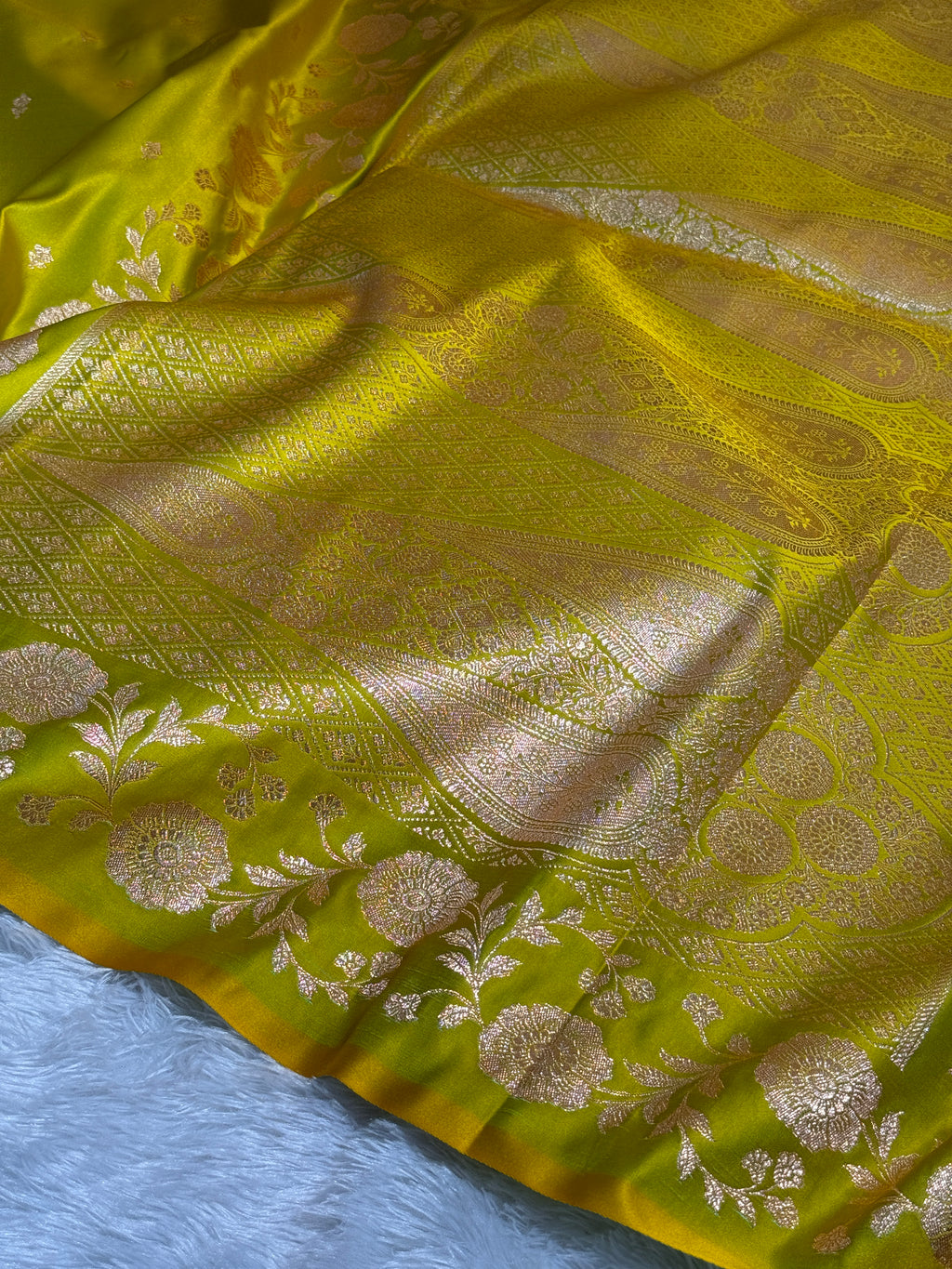 Mashru Silk Banarasi Booti Saree Zari Border Pallu
