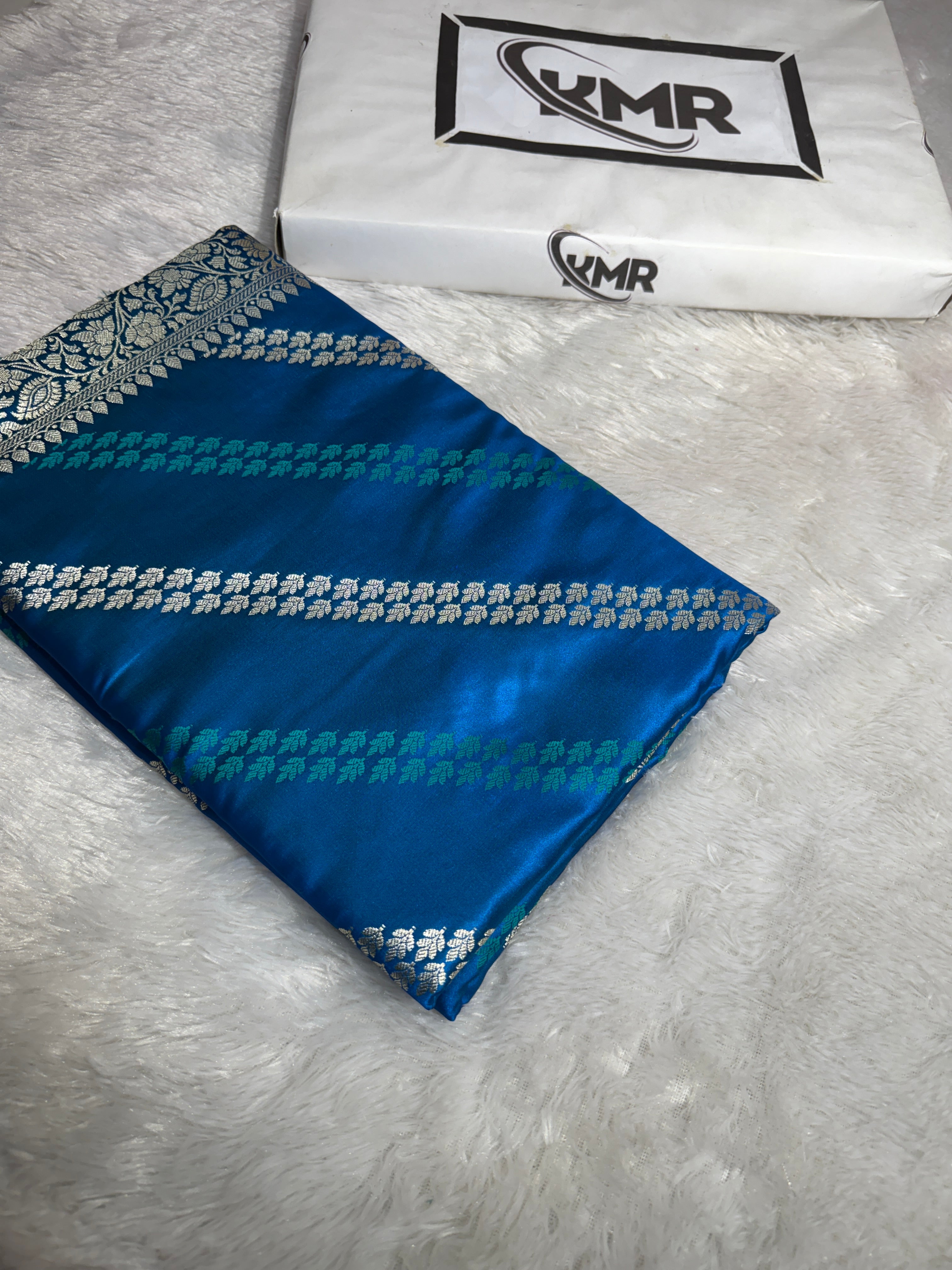 Mashru Silk Banarasi Luxurious Cross Pattern Saree Zari Border And Pallu