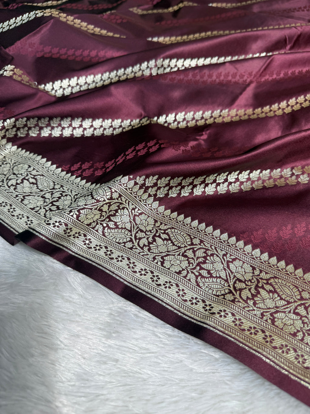 Mashru Silk Banarasi Luxurious Cross Pattern Saree Zari Border And Pallu