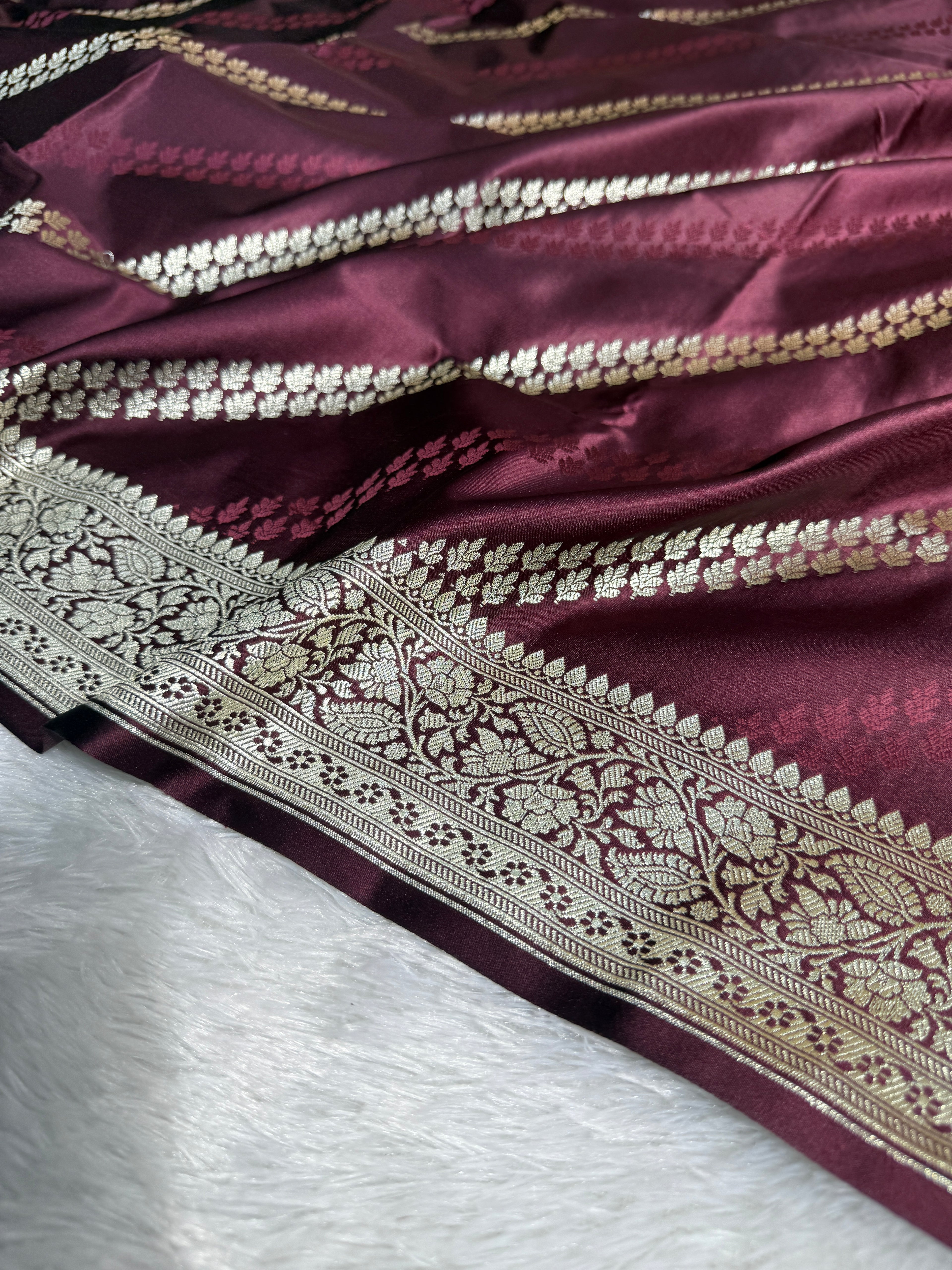 Mashru Silk Banarasi Luxurious Cross Pattern Saree Zari Border And Pallu