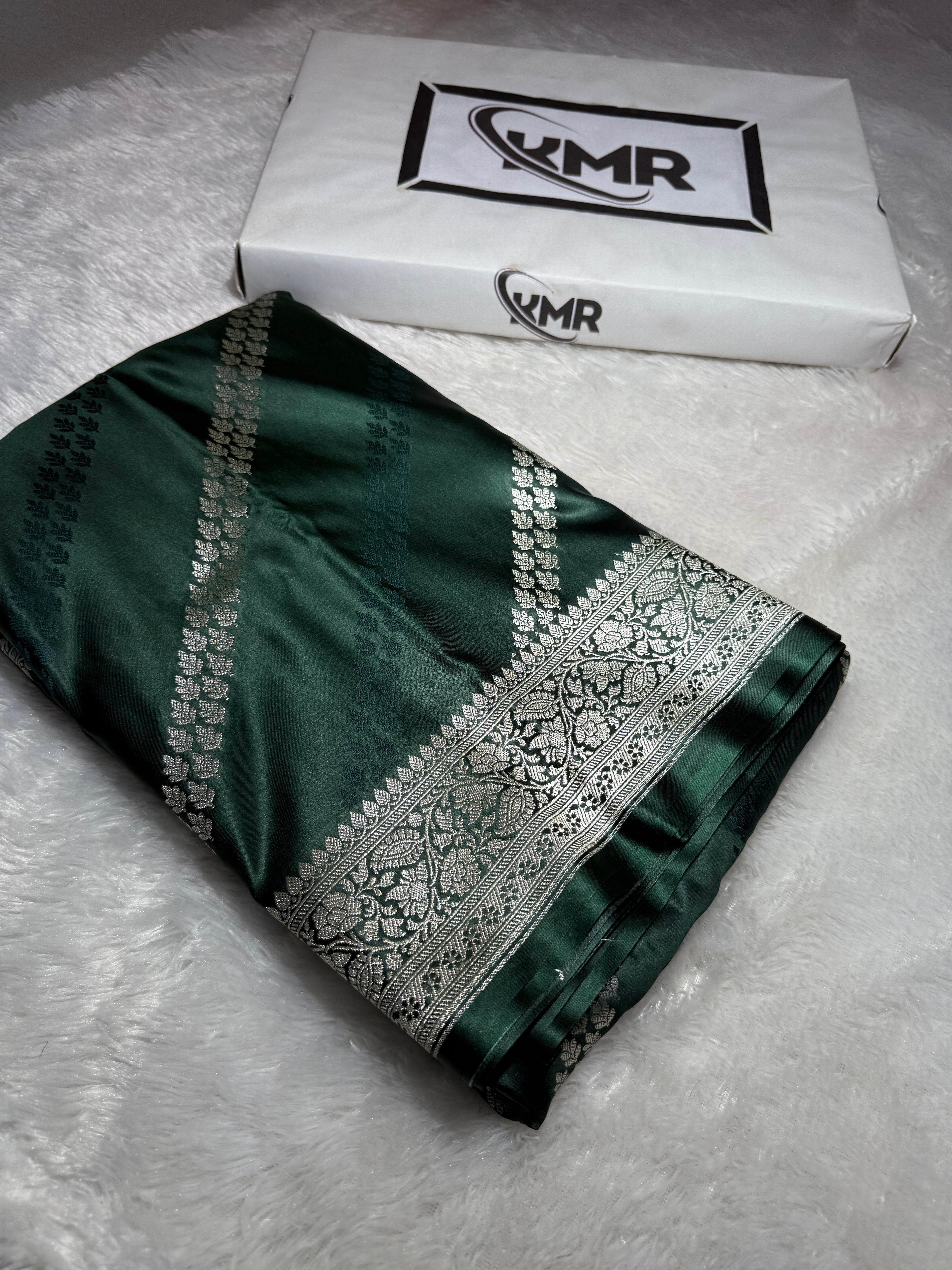 Mashru Silk Banarasi Luxurious Cross Pattern Saree Zari Border And Pallu