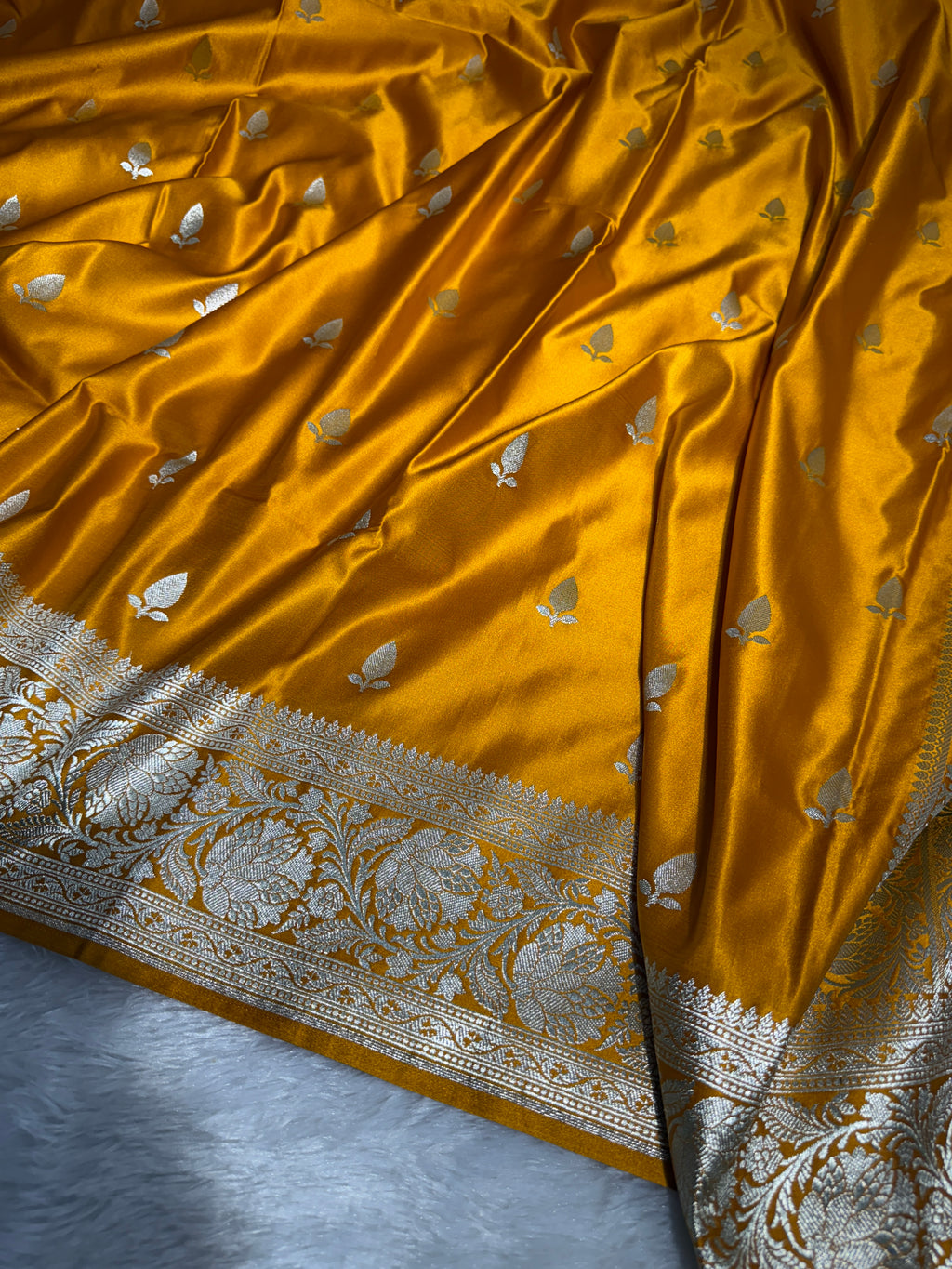 Mashru Katan Silk Banarasi Zari Border Buti Design Saree With Light Weight