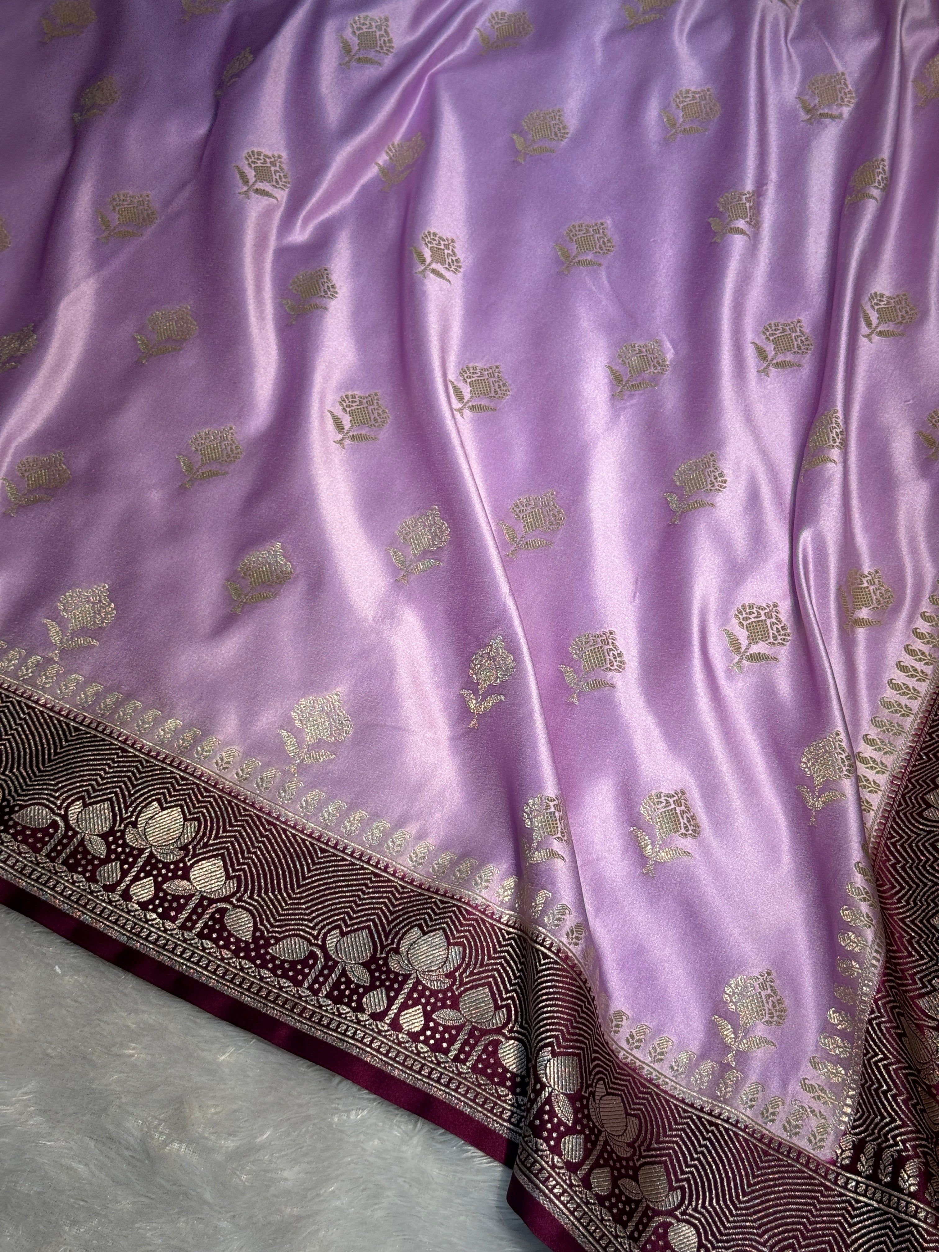 Mashru Silk Banarasi Saree With Contrast Border And Pallu Light Weight