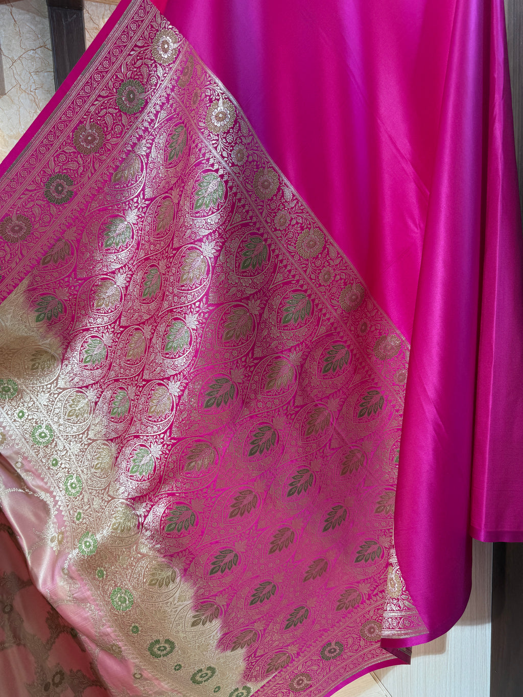 Banarasi Luxurious Meenakari Satin Silk Katan Saree With Contrast Border Pallu
