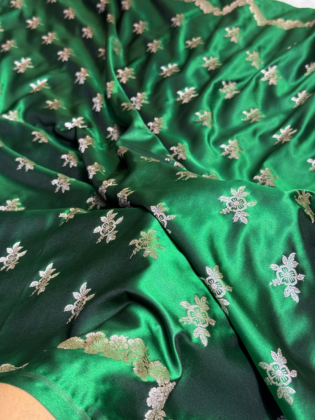 Mashru Silk Banarasi Booti Saree Zari Border Pallu