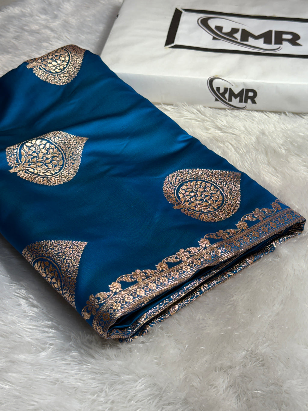 Mashru Silk Banarasi Boota Saree Zari Border Pallu