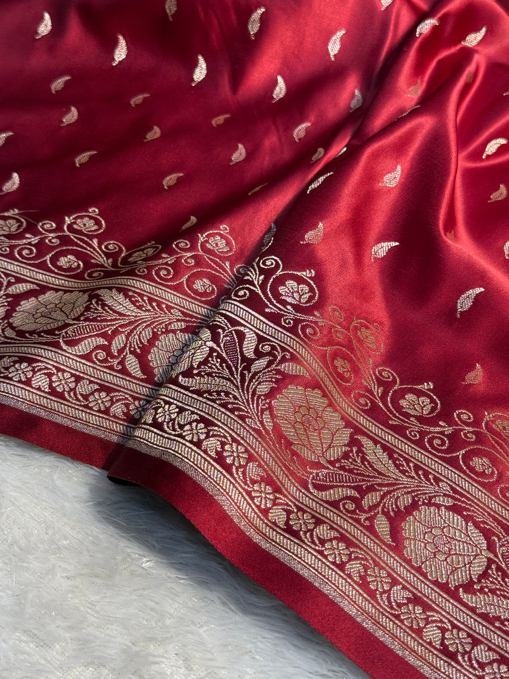 Mashru Silk Banarasi Zari Border Buti Design Saree