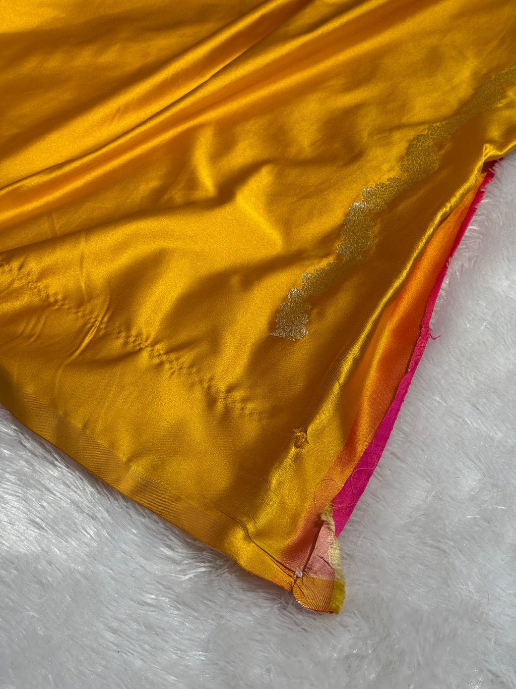 Mashru Silk Banarasi Booti Saree Zari Border Pallu