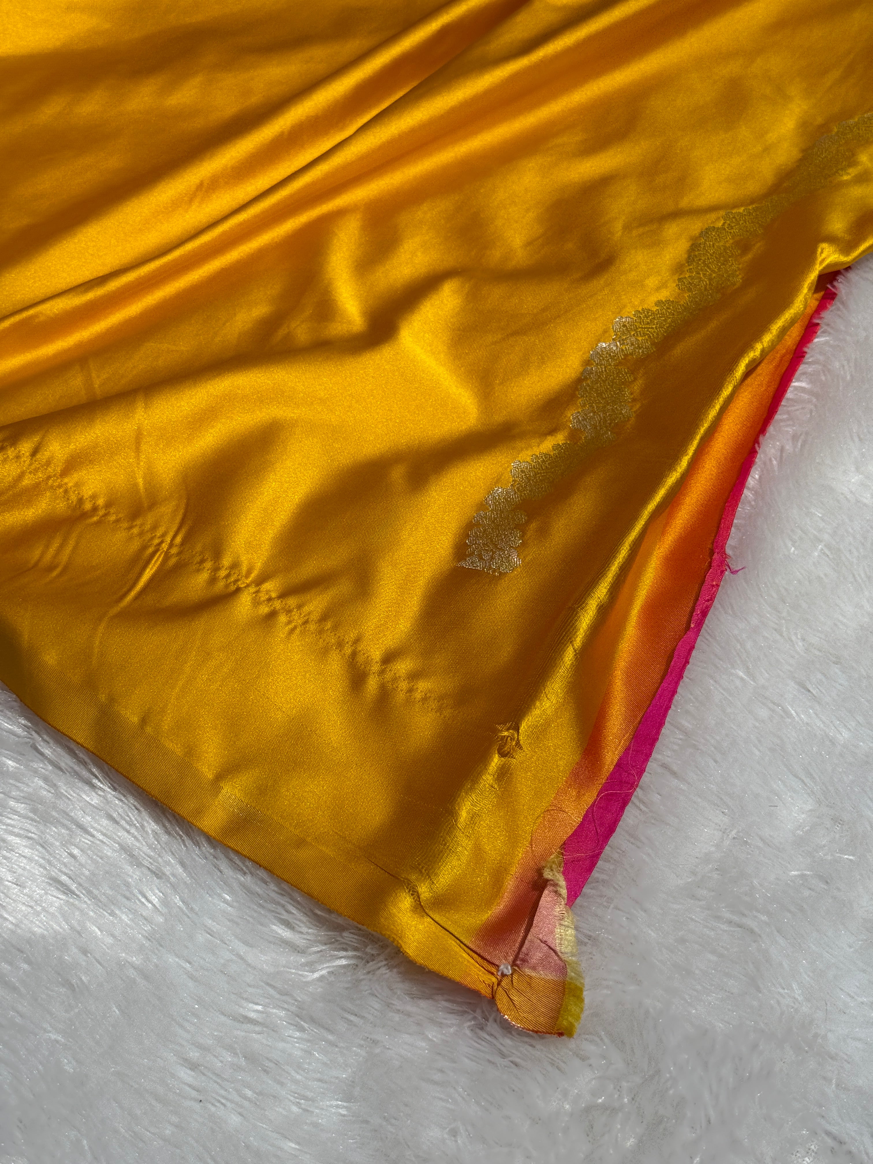 Mashru Silk Banarasi Booti Saree Zari Border Pallu
