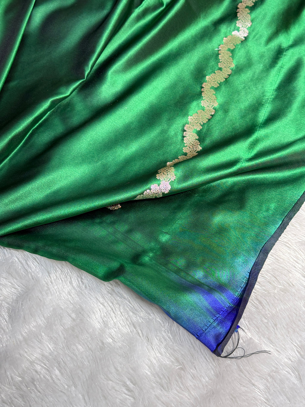 Mashru Silk Banarasi Booti Saree Zari Border Pallu