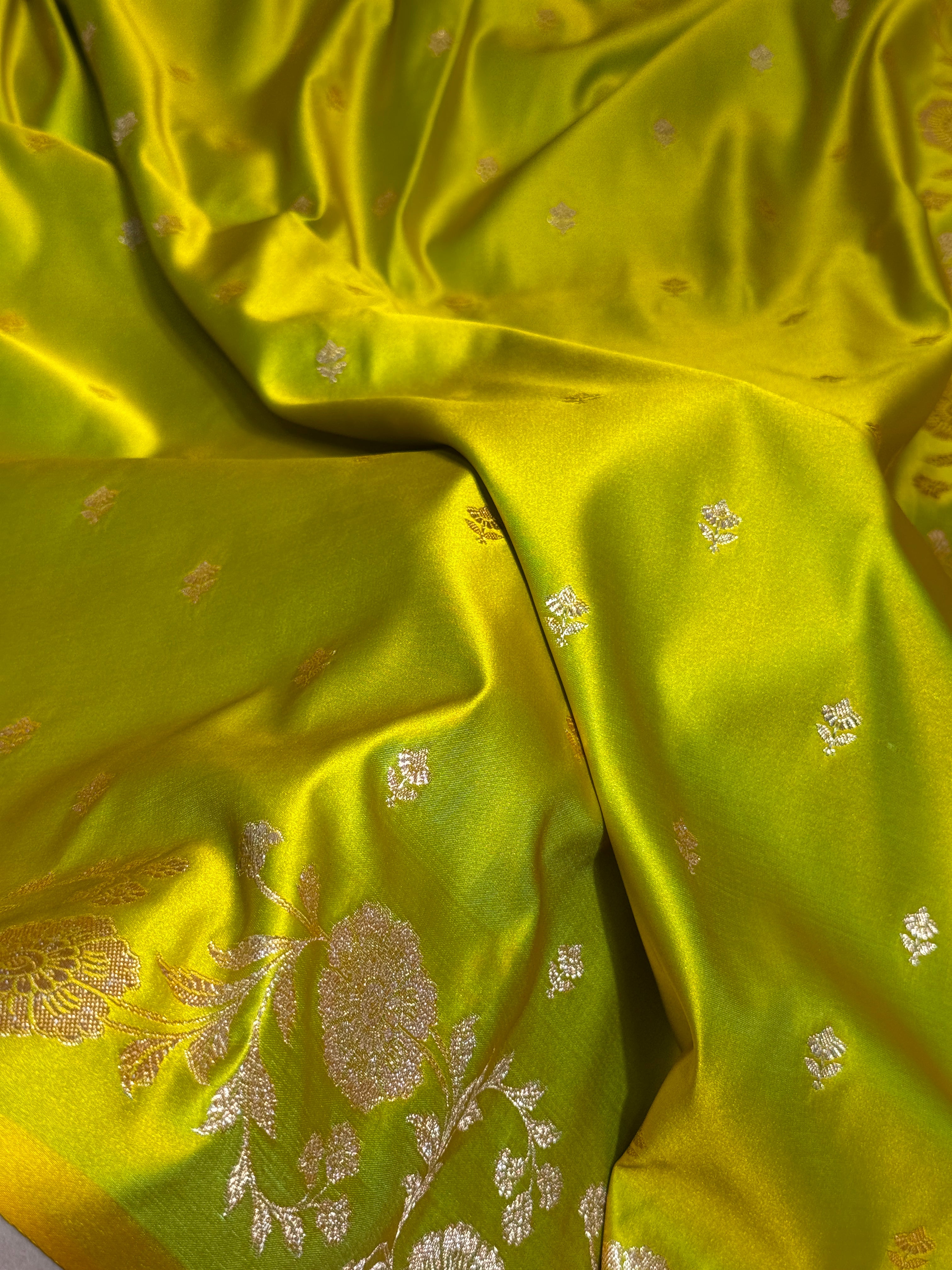 Mashru Silk Banarasi Booti Saree Zari Border Pallu