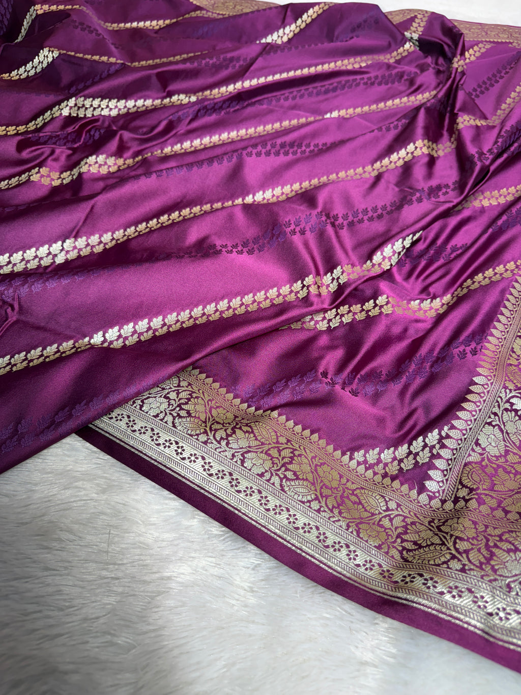 Mashru Silk Banarasi Luxurious Cross Pattern Saree Zari Border And Pallu
