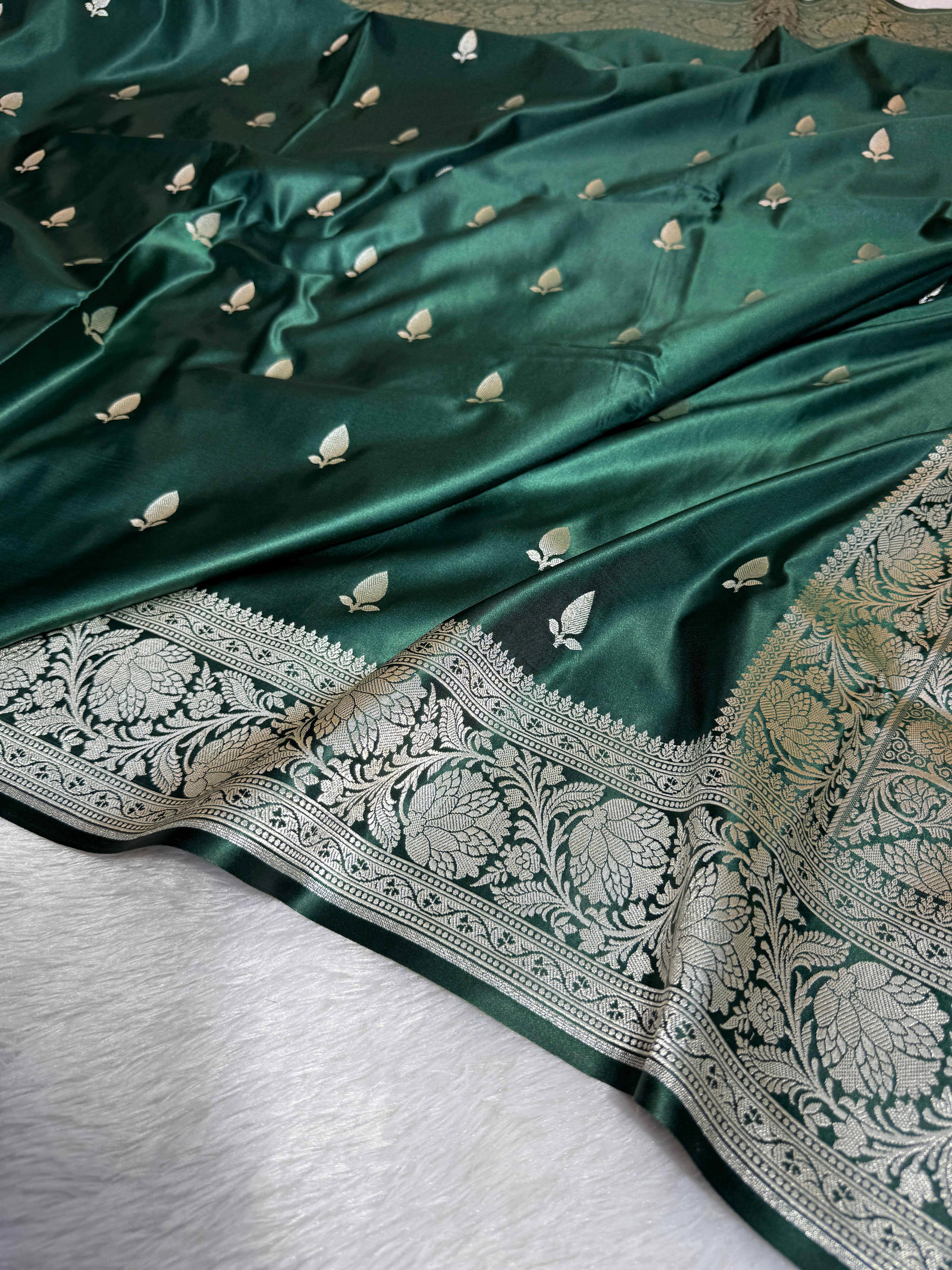 Mashru Katan Silk Banarasi Zari Border Buti Design Saree With Light Weight