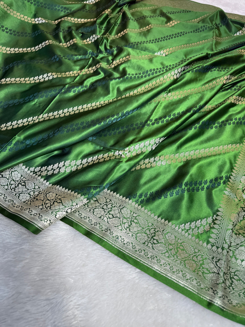 Mashru Silk Banarasi Luxurious Cross Pattern Saree Zari Border And Pallu