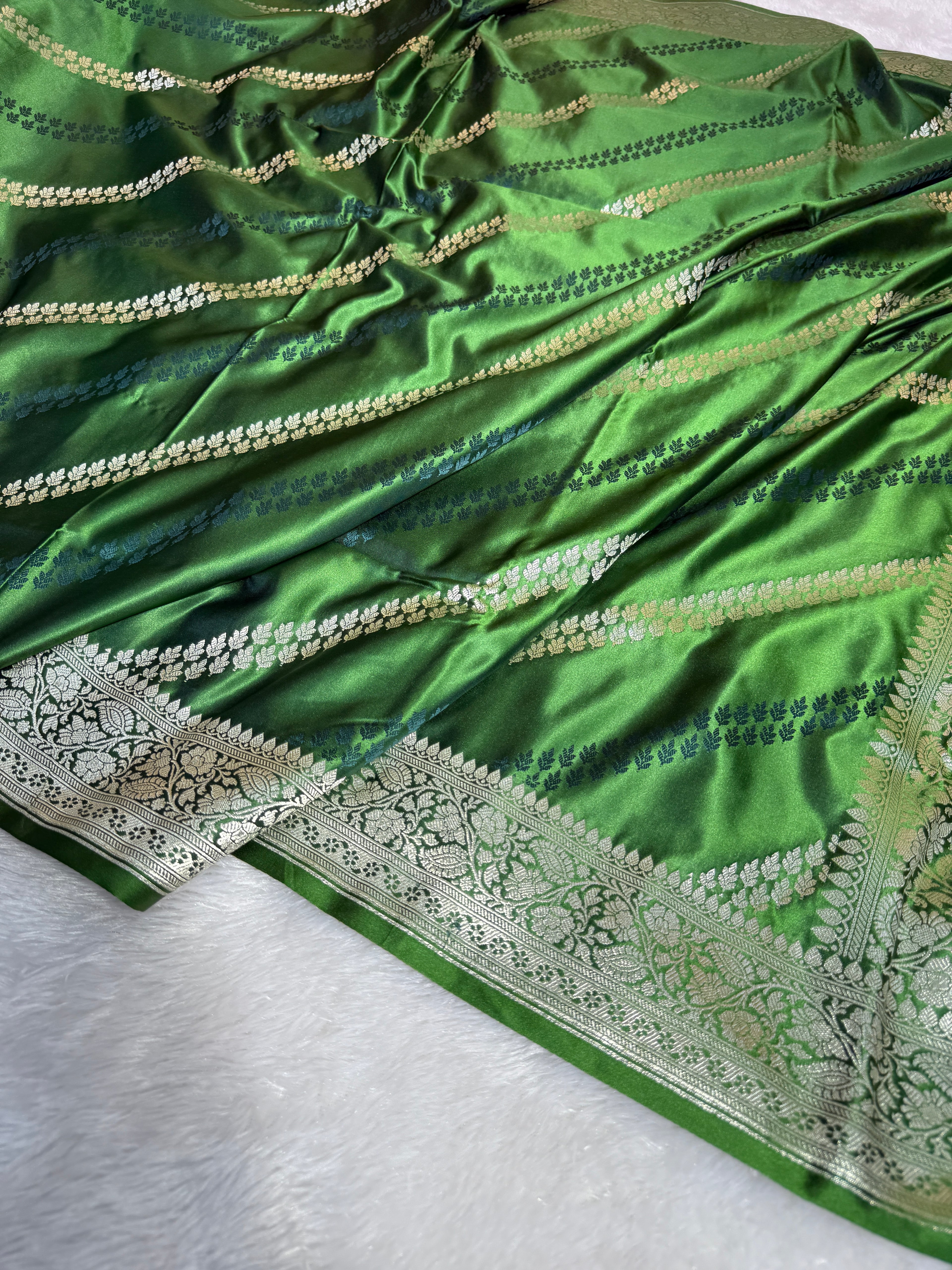 Mashru Silk Banarasi Luxurious Cross Pattern Saree Zari Border And Pallu