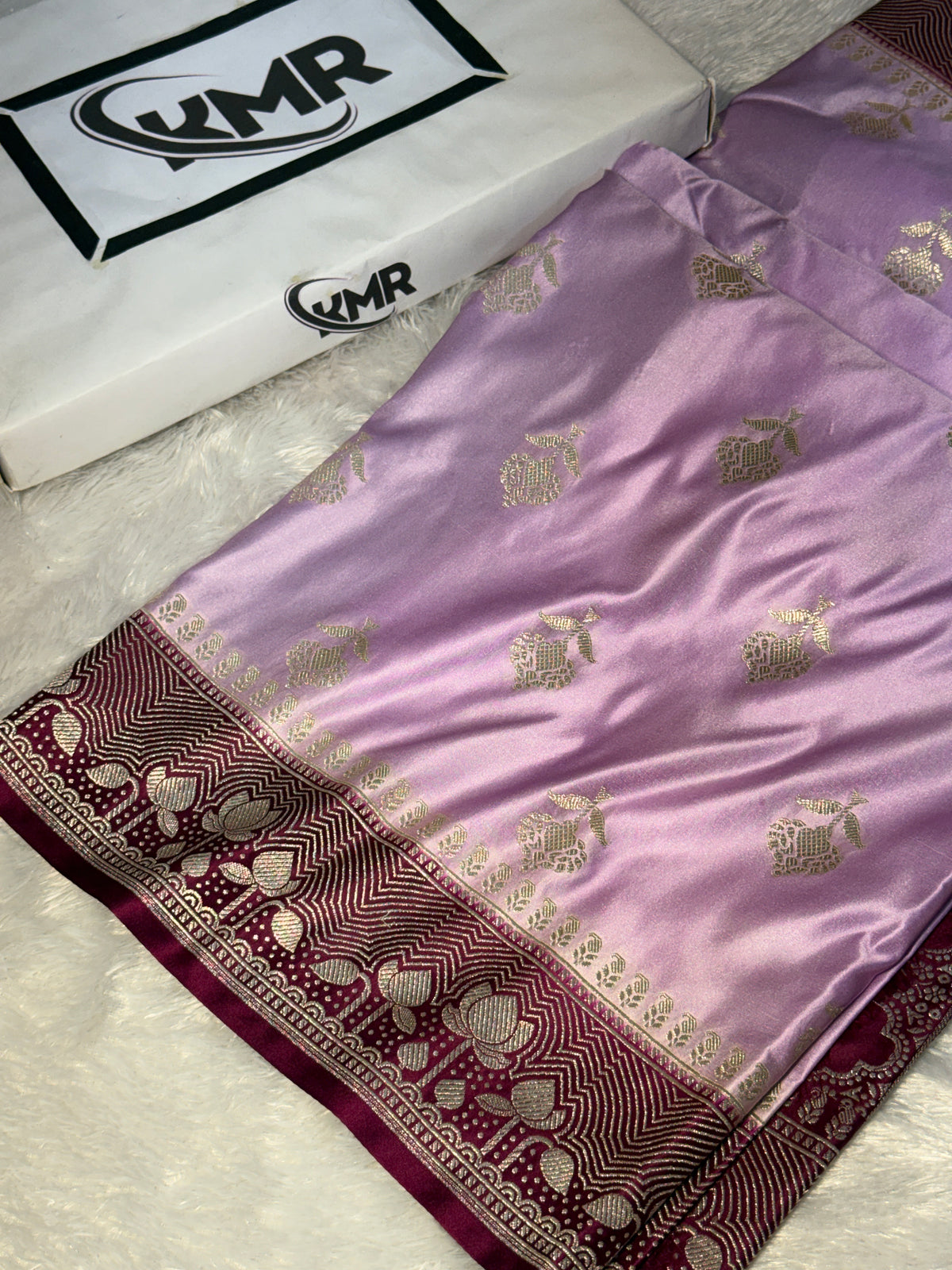 Mashru Silk Banarasi Saree With Contrast Border And Pallu Light Weight