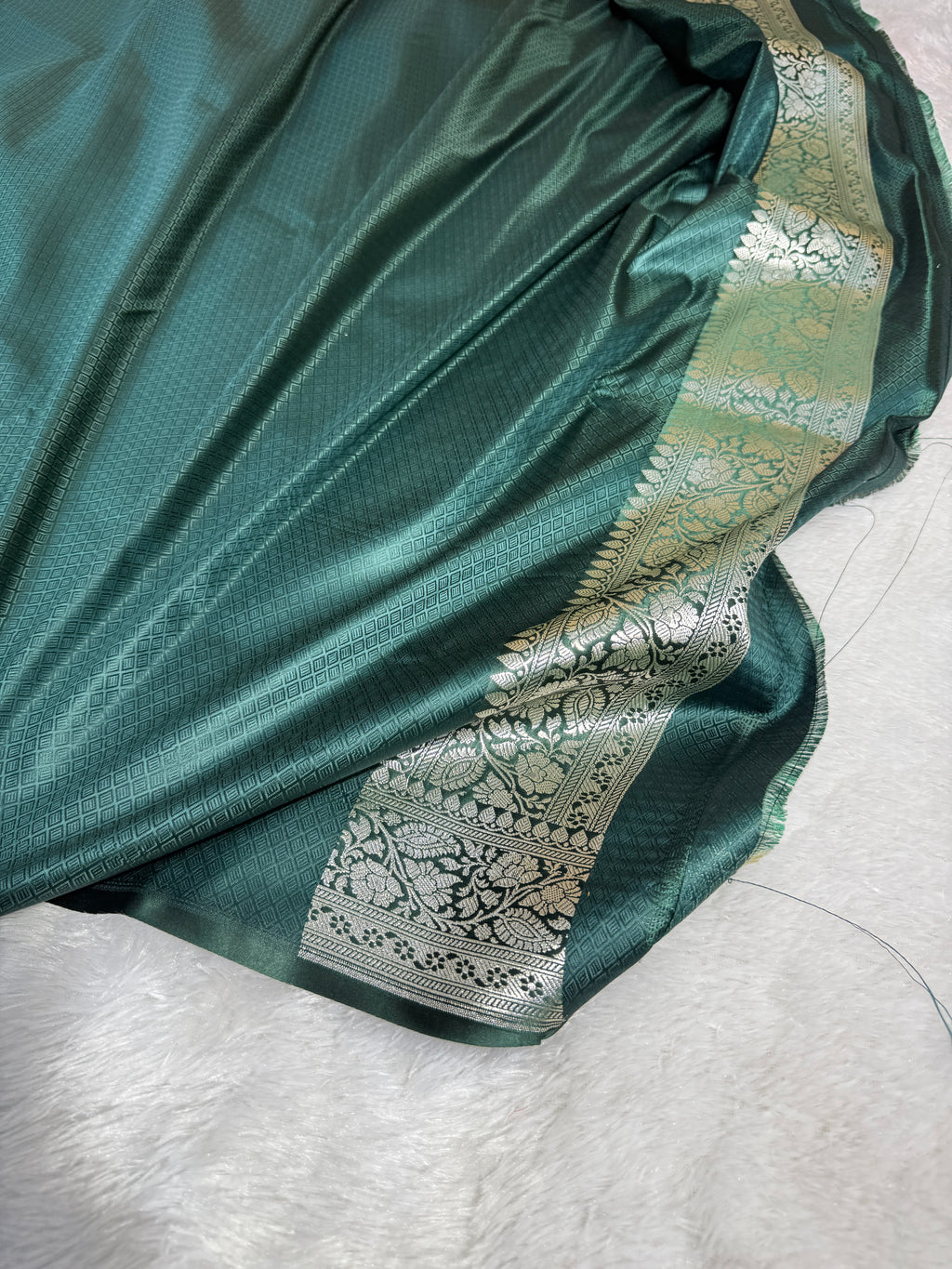 Mashru Silk Banarasi Luxurious Cross Pattern Saree Zari Border And Pallu