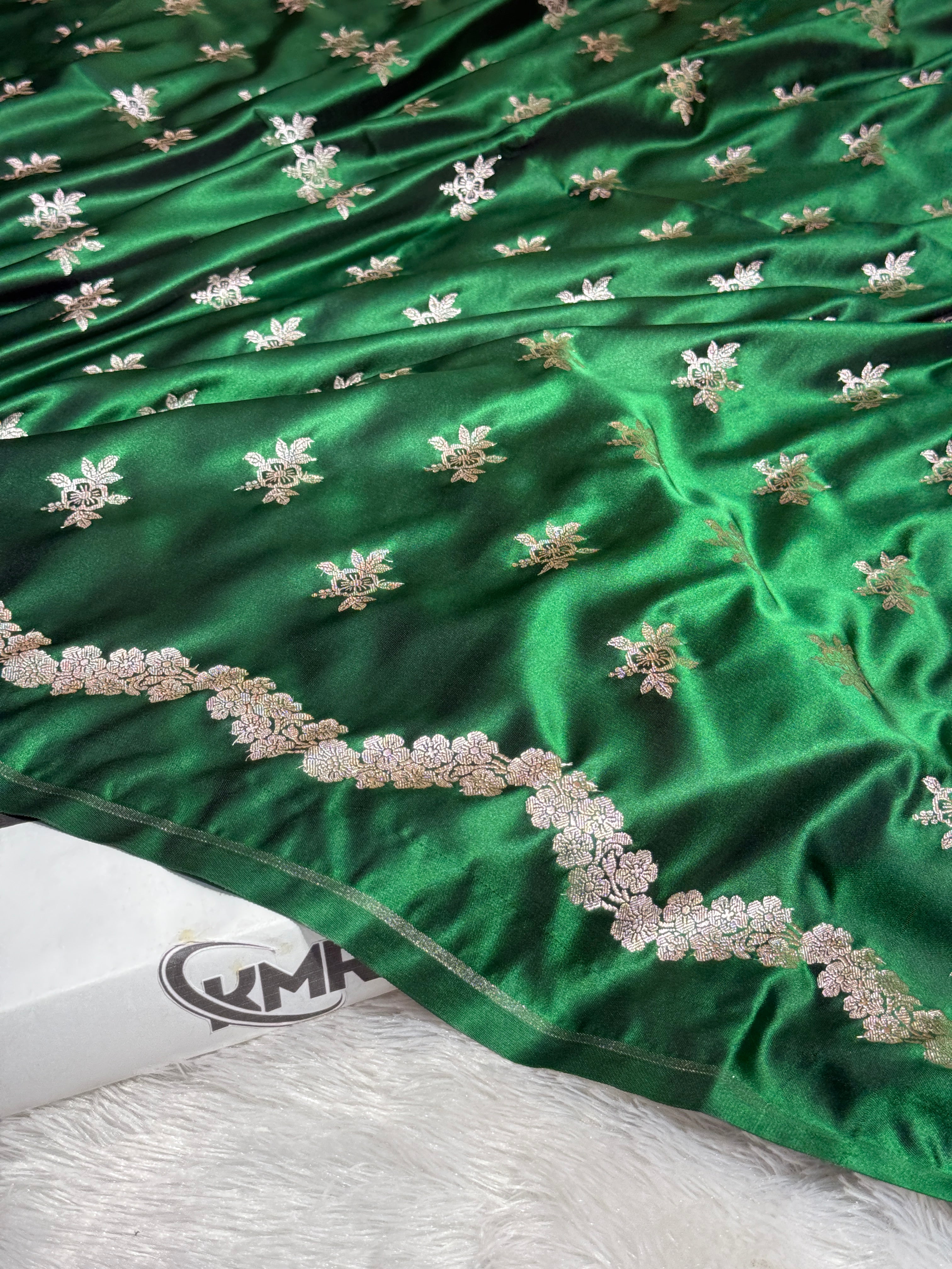 Mashru Silk Banarasi Booti Saree Zari Border Pallu