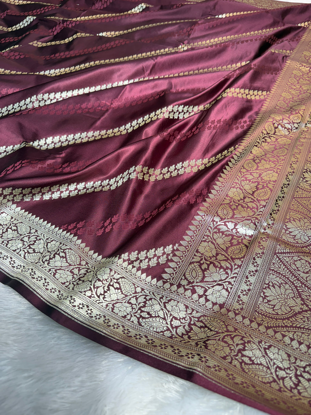 Mashru Silk Banarasi Luxurious Cross Pattern Saree Zari Border And Pallu