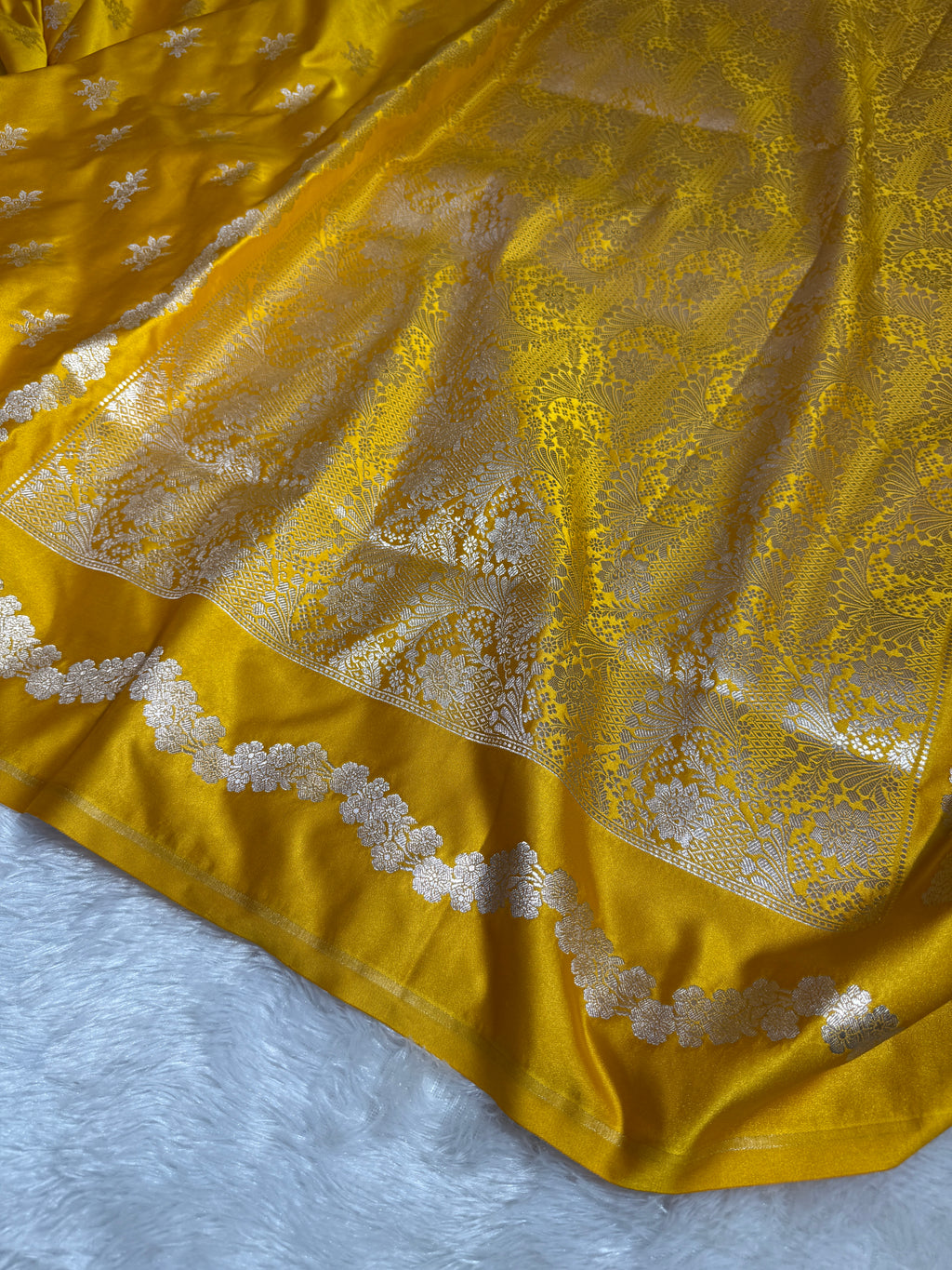 Mashru Silk Banarasi Booti Saree Zari Border Pallu