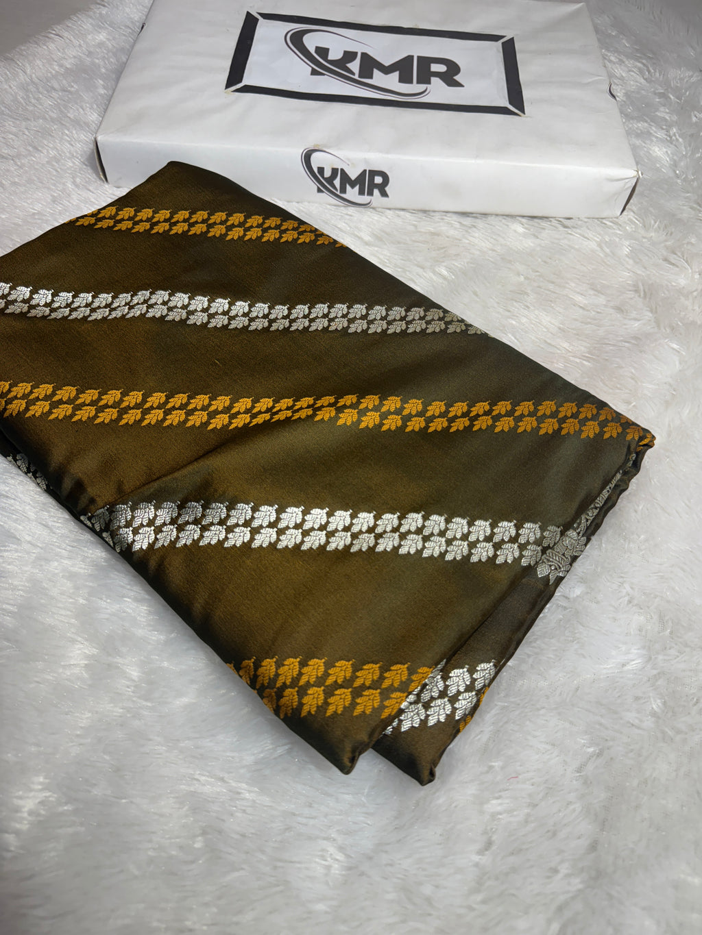 Mashru Silk Banarasi Luxurious Cross Pattern Saree Zari Border And Pallu