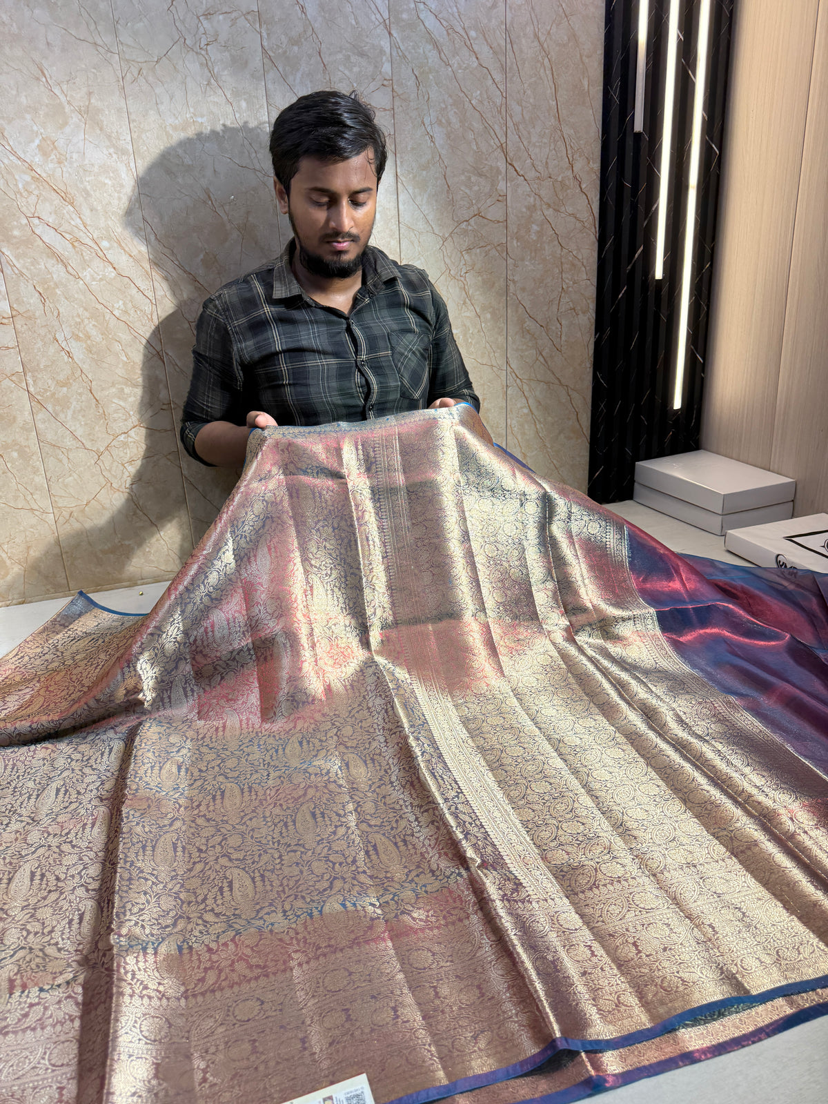 Luxurious Banarasi Pure Tissue Brocade Silk Saree With Plain Blouse Piece