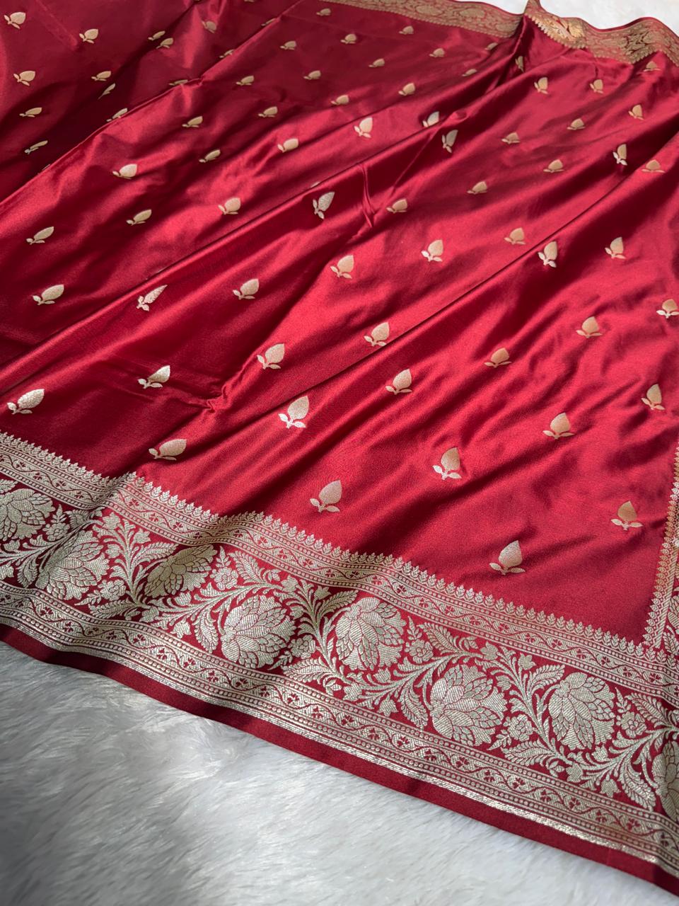Mashru Silk Banarasi Zari Border Buti Design Saree
