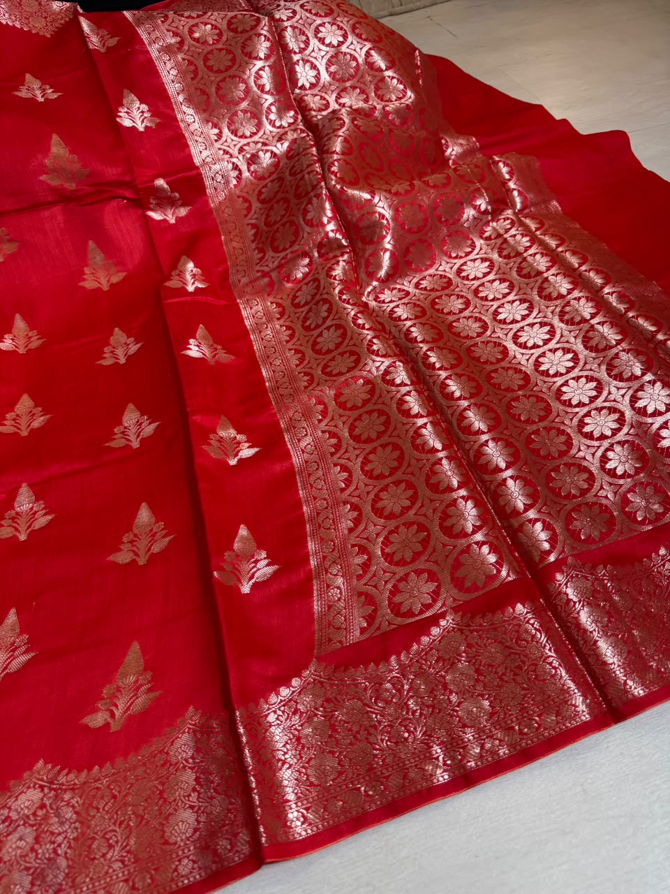 Pure Chiniya Silk Zari Border Buti Design Saree